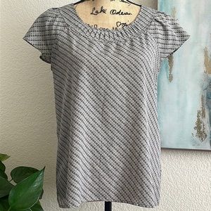 NWOT Banana Republic 
Excellent conditions